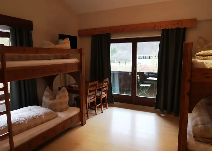Almhof Baumgarten Bed and Breakfast 3*