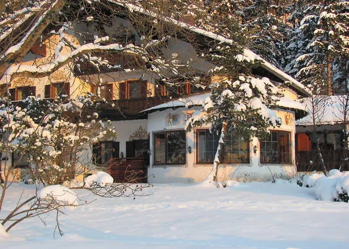 Almhof Baumgarten Bed and Breakfast 3*