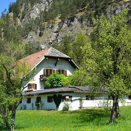 Almhof Baumgarten Bed & Breakfast