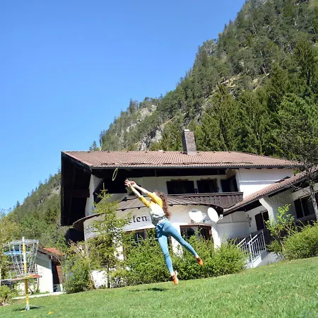 Almhof Baumgarten Bed & Breakfast 3*