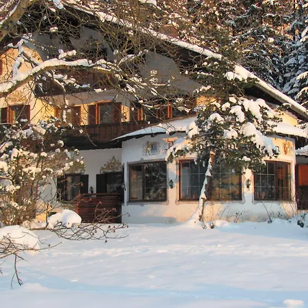 Almhof Baumgarten 住宿加早餐酒店 3*