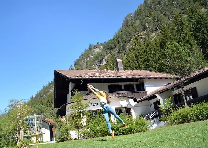 Almhof Baumgarten Bed & Breakfast 3*